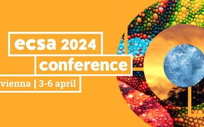 Schrift "ECSA 2024 conference" auf orangem Hintergrund