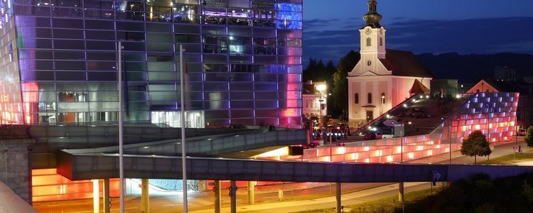 Ars Electronica Center in Linz bei Nacht